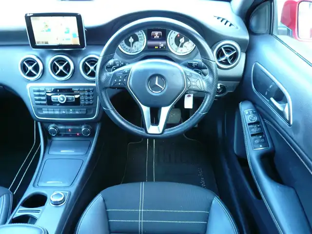 メルセデス・ベンツ Ａ１８０ 静岡県 2013(平25)年 6.5万km ジュピターレッド 純正メーカーナビ/バックカメラ/Bluetooth/DVD再生/テレビ/ハーフレザーシート/パドルシフト/オートライト/キセノンライト/ステアリングスイッチ/前後コーナーセンサー/レーダークルーズコントロール/ブラインドスポットモニター/衝突軽減ブレーキ/テンションアシスト/電子パーキング/スペアキー/ETC/新車保証書/取扱説明書