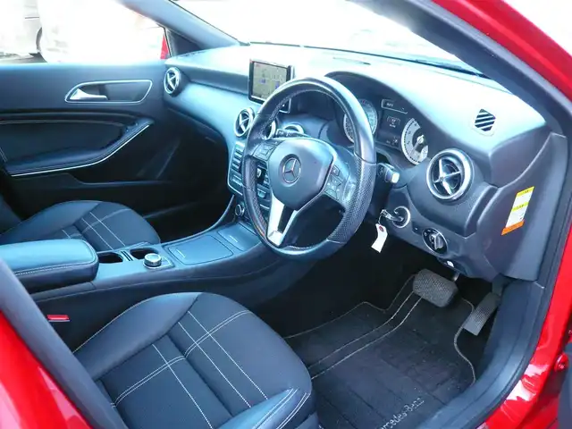 メルセデス・ベンツ Ａ１８０ 静岡県 2013(平25)年 6.5万km ジュピターレッド 純正メーカーナビ/バックカメラ/Bluetooth/DVD再生/テレビ/ハーフレザーシート/パドルシフト/オートライト/キセノンライト/ステアリングスイッチ/前後コーナーセンサー/レーダークルーズコントロール/ブラインドスポットモニター/衝突軽減ブレーキ/テンションアシスト/電子パーキング/スペアキー/ETC/新車保証書/取扱説明書