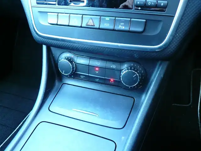 メルセデス・ベンツ Ａ１８０ 静岡県 2013(平25)年 6.5万km ジュピターレッド 純正メーカーナビ/バックカメラ/Bluetooth/DVD再生/テレビ/ハーフレザーシート/パドルシフト/オートライト/キセノンライト/ステアリングスイッチ/前後コーナーセンサー/レーダークルーズコントロール/ブラインドスポットモニター/衝突軽減ブレーキ/テンションアシスト/電子パーキング/スペアキー/ETC/新車保証書/取扱説明書