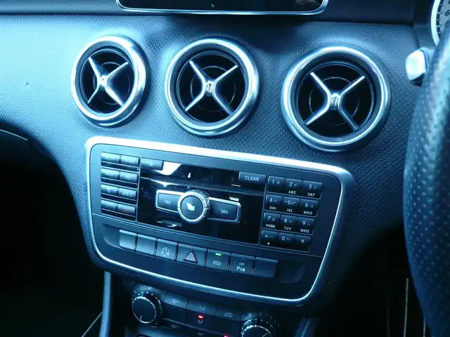 メルセデス・ベンツ Ａ１８０ 静岡県 2013(平25)年 6.5万km ジュピターレッド 純正メーカーナビ/バックカメラ/Bluetooth/DVD再生/テレビ/ハーフレザーシート/パドルシフト/オートライト/キセノンライト/ステアリングスイッチ/前後コーナーセンサー/レーダークルーズコントロール/ブラインドスポットモニター/衝突軽減ブレーキ/テンションアシスト/電子パーキング/スペアキー/ETC/新車保証書/取扱説明書