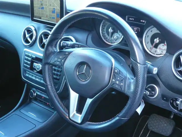 メルセデス・ベンツ Ａ１８０ 静岡県 2013(平25)年 6.5万km ジュピターレッド 純正メーカーナビ/バックカメラ/Bluetooth/DVD再生/テレビ/ハーフレザーシート/パドルシフト/オートライト/キセノンライト/ステアリングスイッチ/前後コーナーセンサー/レーダークルーズコントロール/ブラインドスポットモニター/衝突軽減ブレーキ/テンションアシスト/電子パーキング/スペアキー/ETC/新車保証書/取扱説明書