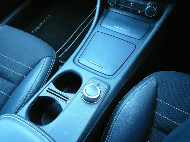 メルセデス・ベンツ Ａ１８０ 静岡県 2013(平25)年 6.5万km ジュピターレッド 純正メーカーナビ/バックカメラ/Bluetooth/DVD再生/テレビ/ハーフレザーシート/パドルシフト/オートライト/キセノンライト/ステアリングスイッチ/前後コーナーセンサー/レーダークルーズコントロール/ブラインドスポットモニター/衝突軽減ブレーキ/テンションアシスト/電子パーキング/スペアキー/ETC/新車保証書/取扱説明書