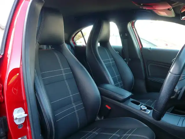 メルセデス・ベンツ Ａ１８０ 静岡県 2013(平25)年 6.5万km ジュピターレッド 純正メーカーナビ/バックカメラ/Bluetooth/DVD再生/テレビ/ハーフレザーシート/パドルシフト/オートライト/キセノンライト/ステアリングスイッチ/前後コーナーセンサー/レーダークルーズコントロール/ブラインドスポットモニター/衝突軽減ブレーキ/テンションアシスト/電子パーキング/スペアキー/ETC/新車保証書/取扱説明書