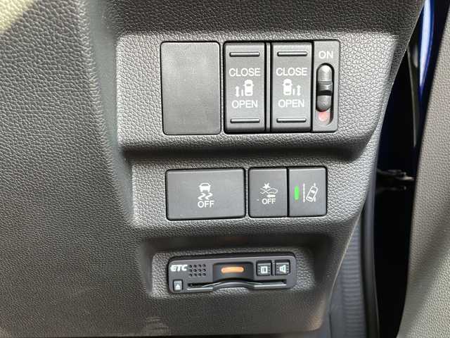 ホンダ フリード G ホンダセンシング 静岡県 2017(平29)年 4.1万km 青 ホンダセンシング/衝突軽減ブレーキ/レーダークルーズコントロール/レーンキープアシスト/ロードサインアシスト/純正ディーラーナビ/フルセグTV/CD/DVD/Bluetooth/ラジオ/主要装備/両側パワースライドドア/バックカメラ/ETC/ステアリングリモコン/ドライブレコーダー/ハーフレザーシート/オートライト/プッシュスタート/スマートキー