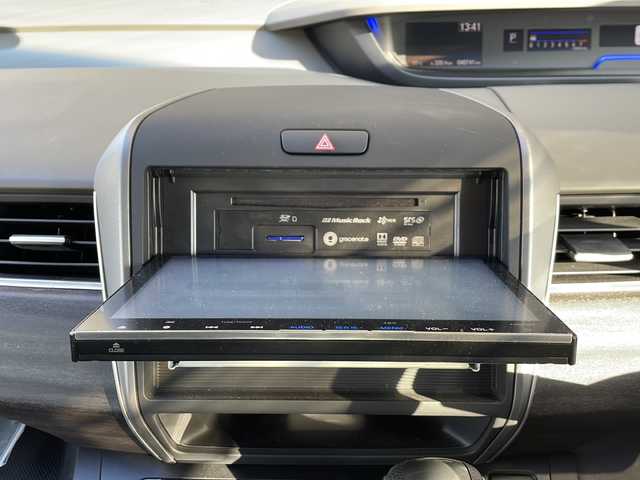 ホンダ フリード G ホンダセンシング 静岡県 2017(平29)年 4.1万km 青 ホンダセンシング/衝突軽減ブレーキ/レーダークルーズコントロール/レーンキープアシスト/ロードサインアシスト/純正ディーラーナビ/フルセグTV/CD/DVD/Bluetooth/ラジオ/主要装備/両側パワースライドドア/バックカメラ/ETC/ステアリングリモコン/ドライブレコーダー/ハーフレザーシート/オートライト/プッシュスタート/スマートキー