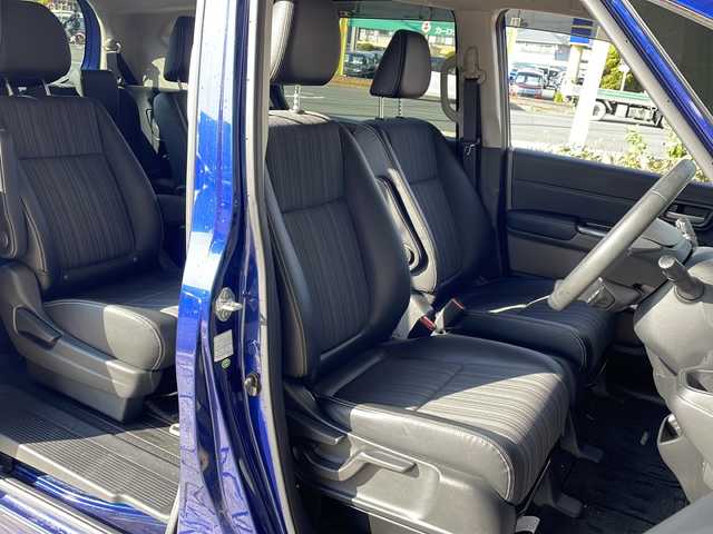 ホンダ フリード G ホンダセンシング 静岡県 2017(平29)年 4.1万km 青 ホンダセンシング/衝突軽減ブレーキ/レーダークルーズコントロール/レーンキープアシスト/ロードサインアシスト/純正ディーラーナビ/フルセグTV/CD/DVD/Bluetooth/ラジオ/主要装備/両側パワースライドドア/バックカメラ/ETC/ステアリングリモコン/ドライブレコーダー/ハーフレザーシート/オートライト/プッシュスタート/スマートキー