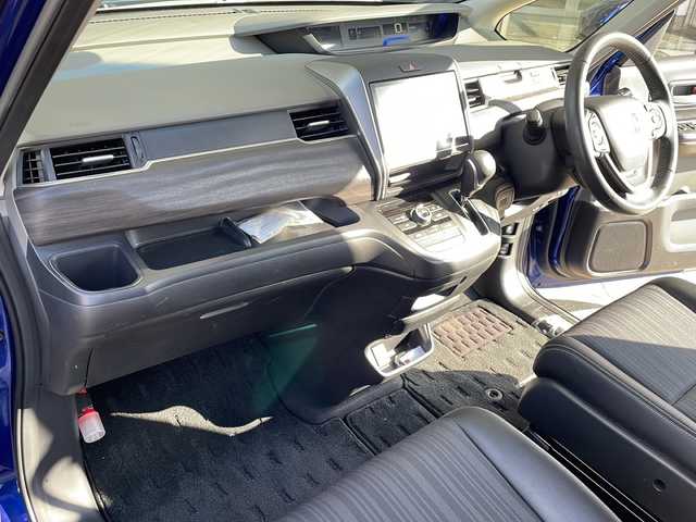 ホンダ フリード G ホンダセンシング 静岡県 2017(平29)年 4.1万km 青 ホンダセンシング/衝突軽減ブレーキ/レーダークルーズコントロール/レーンキープアシスト/ロードサインアシスト/純正ディーラーナビ/フルセグTV/CD/DVD/Bluetooth/ラジオ/主要装備/両側パワースライドドア/バックカメラ/ETC/ステアリングリモコン/ドライブレコーダー/ハーフレザーシート/オートライト/プッシュスタート/スマートキー