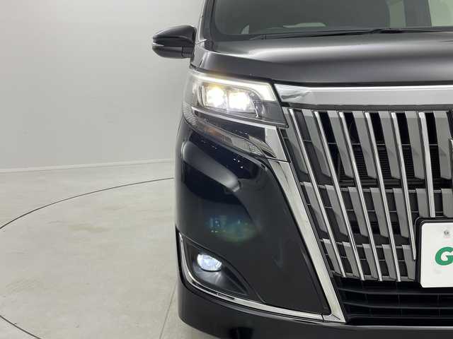 トヨタ エスクァイア ハイブリッド Gi 茨城県 2017(平29)年 5.7万km ブラック 純正９型ナビ　フルセグＴＶ　バックモニター　追従クルコン　衝突軽減ブレーキ　両側電動スライドドア　ＬＥＤライト　ビルトインＥＴＣ　シートヒーター　スマートキー　横滑り防止装置　アイドリングストップ