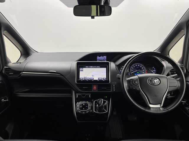 トヨタ エスクァイア ハイブリッド Gi 茨城県 2017(平29)年 5.7万km ブラック 純正９型ナビ　フルセグＴＶ　バックモニター　追従クルコン　衝突軽減ブレーキ　両側電動スライドドア　ＬＥＤライト　ビルトインＥＴＣ　シートヒーター　スマートキー　横滑り防止装置　アイドリングストップ