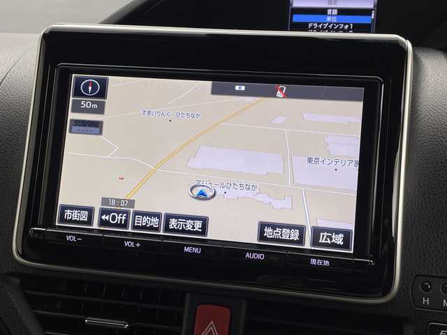 トヨタ エスクァイア ハイブリッド Gi 茨城県 2017(平29)年 5.7万km ブラック 純正９型ナビ　フルセグＴＶ　バックモニター　追従クルコン　衝突軽減ブレーキ　両側電動スライドドア　ＬＥＤライト　ビルトインＥＴＣ　シートヒーター　スマートキー　横滑り防止装置　アイドリングストップ