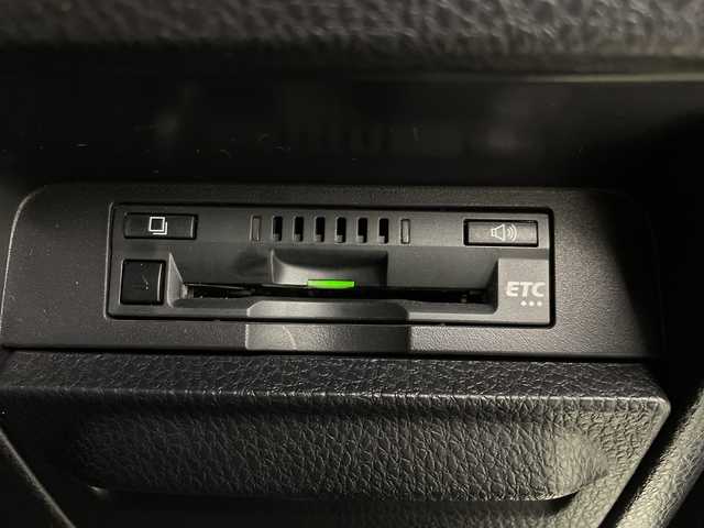 トヨタ エスクァイア ハイブリッド Gi 茨城県 2017(平29)年 5.7万km ブラック 純正９型ナビ　フルセグＴＶ　バックモニター　追従クルコン　衝突軽減ブレーキ　両側電動スライドドア　ＬＥＤライト　ビルトインＥＴＣ　シートヒーター　スマートキー　横滑り防止装置　アイドリングストップ