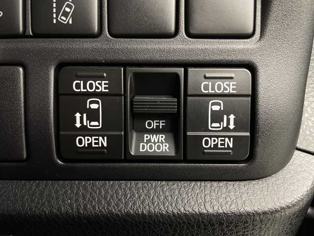 トヨタ エスクァイア ハイブリッド Gi 茨城県 2017(平29)年 5.7万km ブラック 純正９型ナビ　フルセグＴＶ　バックモニター　追従クルコン　衝突軽減ブレーキ　両側電動スライドドア　ＬＥＤライト　ビルトインＥＴＣ　シートヒーター　スマートキー　横滑り防止装置　アイドリングストップ