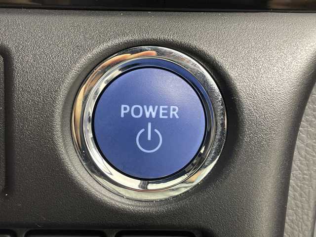 トヨタ エスクァイア ハイブリッド Gi 茨城県 2017(平29)年 5.7万km ブラック 純正９型ナビ　フルセグＴＶ　バックモニター　追従クルコン　衝突軽減ブレーキ　両側電動スライドドア　ＬＥＤライト　ビルトインＥＴＣ　シートヒーター　スマートキー　横滑り防止装置　アイドリングストップ