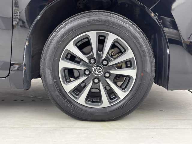 トヨタ エスクァイア ハイブリッド Gi 茨城県 2017(平29)年 5.7万km ブラック 純正９型ナビ　フルセグＴＶ　バックモニター　追従クルコン　衝突軽減ブレーキ　両側電動スライドドア　ＬＥＤライト　ビルトインＥＴＣ　シートヒーター　スマートキー　横滑り防止装置　アイドリングストップ