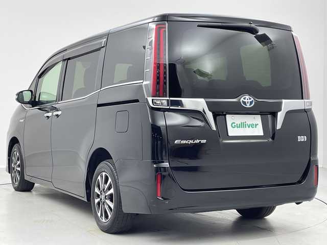 トヨタ エスクァイア ハイブリッド Gi 茨城県 2017(平29)年 5.7万km ブラック 純正９型ナビ　フルセグＴＶ　バックモニター　追従クルコン　衝突軽減ブレーキ　両側電動スライドドア　ＬＥＤライト　ビルトインＥＴＣ　シートヒーター　スマートキー　横滑り防止装置　アイドリングストップ