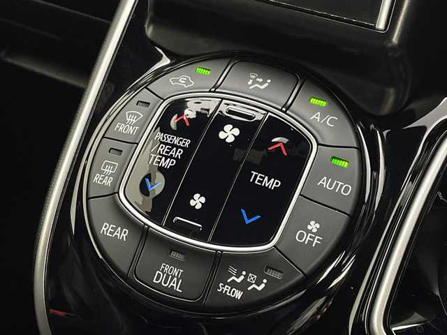 トヨタ エスクァイア ハイブリッド Gi 茨城県 2017(平29)年 5.7万km ブラック 純正９型ナビ　フルセグＴＶ　バックモニター　追従クルコン　衝突軽減ブレーキ　両側電動スライドドア　ＬＥＤライト　ビルトインＥＴＣ　シートヒーター　スマートキー　横滑り防止装置　アイドリングストップ