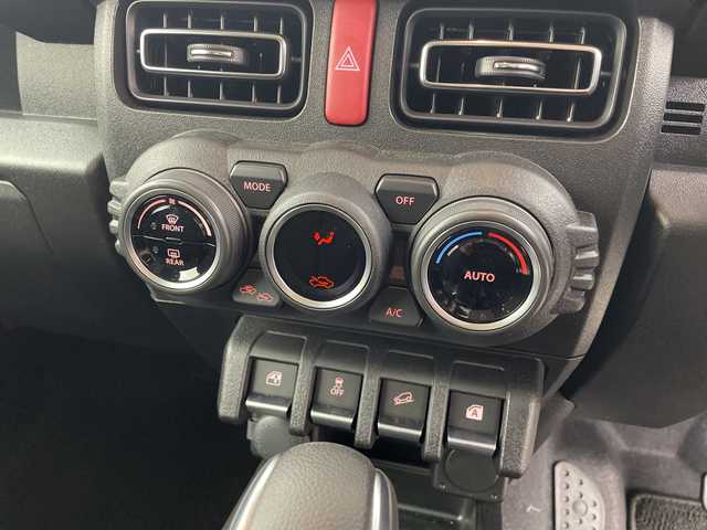 スズキ ジムニー シエラ JC 群馬県 2024(令6)年 0.2万km ブルーイッシュブラックパール3 ４WD　７型ナビ　衝突被害軽減システム　クリアランスソナー　ダウンヒルアシスト　クルーズコントロール　ＥＴＣ２．０　シートヒーター　ステアリングスイッチ　プッシュスタート　LED　オートライト　禁煙