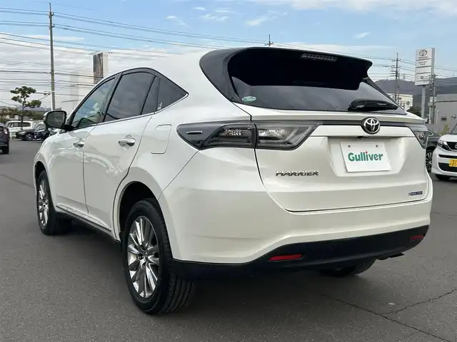 トヨタ ハリアー プレミアム 岡山県 2016(平28)年 8.2万km ホワイトパールクリスタルシャイン 登録時走行距離81787km/純正9インチナビ/フルセグTV(AM/FM/CD/DVD/Bluetooth)/バックカメラ/ビルトインETC/トヨタセーフティセンス/・クルーズコントロール/・プリクラッシュセーフティ/・レーンディバーチャーアラート/・オートマチックハイビーム/コーナーセンサー/パワーバックドア/MTモード付きAT/アイドリングストップ/18インチ純正AW/純正フロアマット/ハーフレザーシート