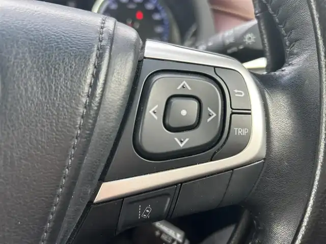 トヨタ ハリアー プレミアム 岡山県 2016(平28)年 8.2万km ホワイトパールクリスタルシャイン 登録時走行距離81787km/純正9インチナビ/フルセグTV(AM/FM/CD/DVD/Bluetooth)/バックカメラ/ビルトインETC/トヨタセーフティセンス/・クルーズコントロール/・プリクラッシュセーフティ/・レーンディバーチャーアラート/・オートマチックハイビーム/コーナーセンサー/パワーバックドア/MTモード付きAT/アイドリングストップ/18インチ純正AW/純正フロアマット/ハーフレザーシート