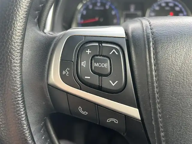 トヨタ ハリアー プレミアム 岡山県 2016(平28)年 8.2万km ホワイトパールクリスタルシャイン 登録時走行距離81787km/純正9インチナビ/フルセグTV(AM/FM/CD/DVD/Bluetooth)/バックカメラ/ビルトインETC/トヨタセーフティセンス/・クルーズコントロール/・プリクラッシュセーフティ/・レーンディバーチャーアラート/・オートマチックハイビーム/コーナーセンサー/パワーバックドア/MTモード付きAT/アイドリングストップ/18インチ純正AW/純正フロアマット/ハーフレザーシート