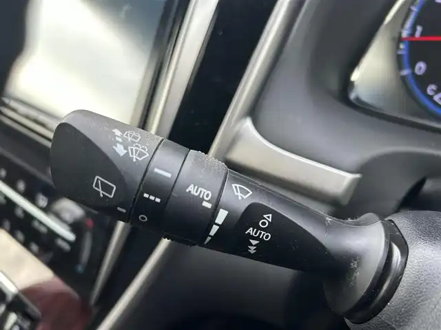 トヨタ ハリアー プレミアム 岡山県 2016(平28)年 8.2万km ホワイトパールクリスタルシャイン 登録時走行距離81787km/純正9インチナビ/フルセグTV(AM/FM/CD/DVD/Bluetooth)/バックカメラ/ビルトインETC/トヨタセーフティセンス/・クルーズコントロール/・プリクラッシュセーフティ/・レーンディバーチャーアラート/・オートマチックハイビーム/コーナーセンサー/パワーバックドア/MTモード付きAT/アイドリングストップ/18インチ純正AW/純正フロアマット/ハーフレザーシート