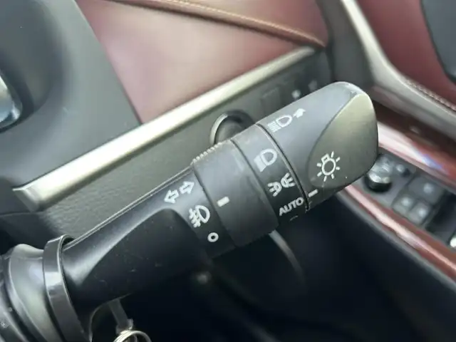 トヨタ ハリアー プレミアム 岡山県 2016(平28)年 8.2万km ホワイトパールクリスタルシャイン 登録時走行距離81787km/純正9インチナビ/フルセグTV(AM/FM/CD/DVD/Bluetooth)/バックカメラ/ビルトインETC/トヨタセーフティセンス/・クルーズコントロール/・プリクラッシュセーフティ/・レーンディバーチャーアラート/・オートマチックハイビーム/コーナーセンサー/パワーバックドア/MTモード付きAT/アイドリングストップ/18インチ純正AW/純正フロアマット/ハーフレザーシート