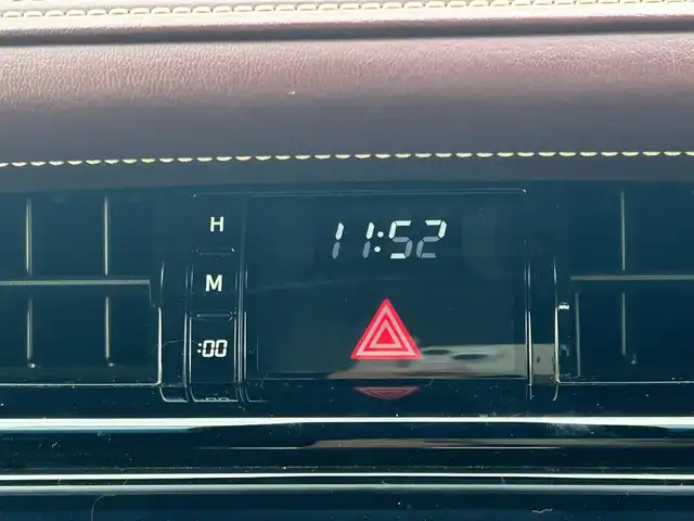 トヨタ ハリアー プレミアム 岡山県 2016(平28)年 8.2万km ホワイトパールクリスタルシャイン 登録時走行距離81787km/純正9インチナビ/フルセグTV(AM/FM/CD/DVD/Bluetooth)/バックカメラ/ビルトインETC/トヨタセーフティセンス/・クルーズコントロール/・プリクラッシュセーフティ/・レーンディバーチャーアラート/・オートマチックハイビーム/コーナーセンサー/パワーバックドア/MTモード付きAT/アイドリングストップ/18インチ純正AW/純正フロアマット/ハーフレザーシート