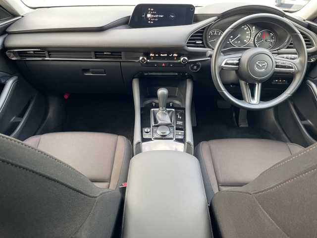 マツダ マツダ３セダン 15S ツーリング 神奈川県 2021(令3)年 1.7万km ディープクリスタルブルーマイカ ワンオーナー　/スペアキー1本/純正SDナビ　BT/CD/DVD/USB/ヘッドアップディスプレイ　/３６０°セーフティパッケージ　/ＭＴモード付ＡＴ　/レーダークルーズコントロール　/全方位カメラ　/ビルドインＥＴＣ　/前後ドラレコ　/純正フロアマット　/純製ＡＷ/ABS/横滑り防止装置/盗難防止装置/オートライト　/オートマチックハイビーム　/LEDヘッドライト