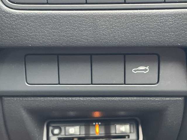 マツダ マツダ３セダン 15S ツーリング 神奈川県 2021(令3)年 1.7万km ディープクリスタルブルーマイカ ワンオーナー　/スペアキー1本/純正SDナビ　BT/CD/DVD/USB/ヘッドアップディスプレイ　/３６０°セーフティパッケージ　/ＭＴモード付ＡＴ　/レーダークルーズコントロール　/全方位カメラ　/ビルドインＥＴＣ　/前後ドラレコ　/純正フロアマット　/純製ＡＷ/ABS/横滑り防止装置/盗難防止装置/オートライト　/オートマチックハイビーム　/LEDヘッドライト