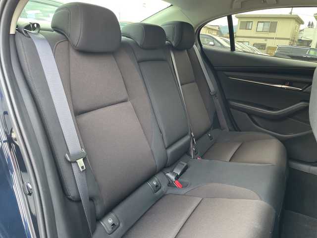 マツダ マツダ３セダン 15S ツーリング 神奈川県 2021(令3)年 1.7万km ディープクリスタルブルーマイカ ワンオーナー　/スペアキー1本/純正SDナビ　BT/CD/DVD/USB/ヘッドアップディスプレイ　/３６０°セーフティパッケージ　/ＭＴモード付ＡＴ　/レーダークルーズコントロール　/全方位カメラ　/ビルドインＥＴＣ　/前後ドラレコ　/純正フロアマット　/純製ＡＷ/ABS/横滑り防止装置/盗難防止装置/オートライト　/オートマチックハイビーム　/LEDヘッドライト