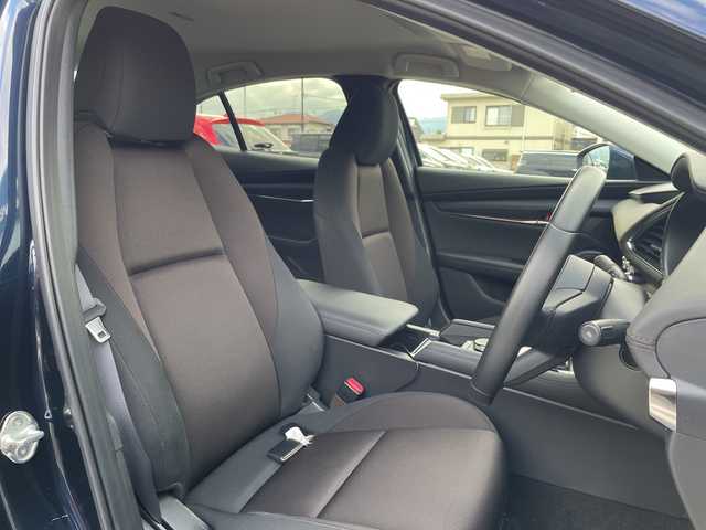 マツダ マツダ３セダン 15S ツーリング 神奈川県 2021(令3)年 1.7万km ディープクリスタルブルーマイカ ワンオーナー　/スペアキー1本/純正SDナビ　BT/CD/DVD/USB/ヘッドアップディスプレイ　/３６０°セーフティパッケージ　/ＭＴモード付ＡＴ　/レーダークルーズコントロール　/全方位カメラ　/ビルドインＥＴＣ　/前後ドラレコ　/純正フロアマット　/純製ＡＷ/ABS/横滑り防止装置/盗難防止装置/オートライト　/オートマチックハイビーム　/LEDヘッドライト