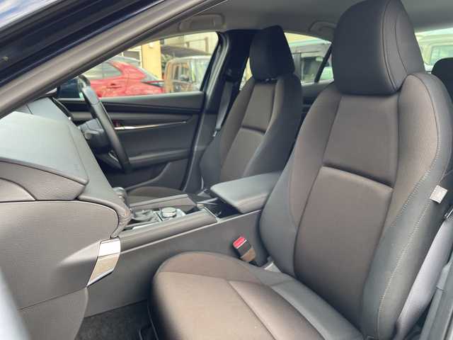 マツダ マツダ３セダン 15S ツーリング 神奈川県 2021(令3)年 1.7万km ディープクリスタルブルーマイカ ワンオーナー　/スペアキー1本/純正SDナビ　BT/CD/DVD/USB/ヘッドアップディスプレイ　/３６０°セーフティパッケージ　/ＭＴモード付ＡＴ　/レーダークルーズコントロール　/全方位カメラ　/ビルドインＥＴＣ　/前後ドラレコ　/純正フロアマット　/純製ＡＷ/ABS/横滑り防止装置/盗難防止装置/オートライト　/オートマチックハイビーム　/LEDヘッドライト