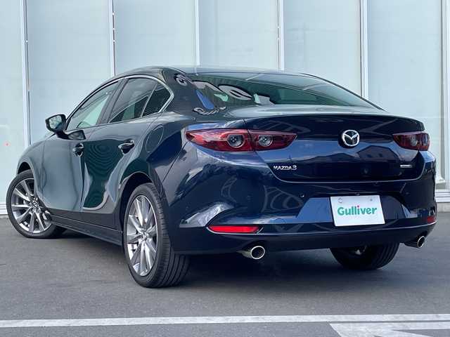 マツダ マツダ３セダン 15S ツーリング 神奈川県 2021(令3)年 1.7万km ディープクリスタルブルーマイカ ワンオーナー　/スペアキー1本/純正SDナビ　BT/CD/DVD/USB/ヘッドアップディスプレイ　/３６０°セーフティパッケージ　/ＭＴモード付ＡＴ　/レーダークルーズコントロール　/全方位カメラ　/ビルドインＥＴＣ　/前後ドラレコ　/純正フロアマット　/純製ＡＷ/ABS/横滑り防止装置/盗難防止装置/オートライト　/オートマチックハイビーム　/LEDヘッドライト