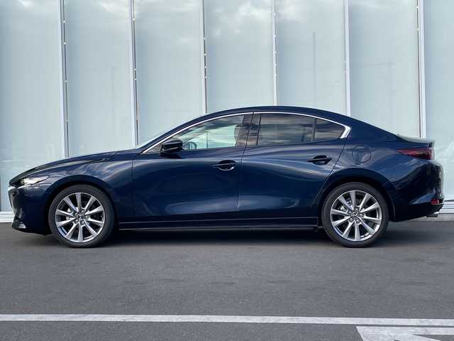 マツダ マツダ３セダン 15S ツーリング 神奈川県 2021(令3)年 1.7万km ディープクリスタルブルーマイカ ワンオーナー　/スペアキー1本/純正SDナビ　BT/CD/DVD/USB/ヘッドアップディスプレイ　/３６０°セーフティパッケージ　/ＭＴモード付ＡＴ　/レーダークルーズコントロール　/全方位カメラ　/ビルドインＥＴＣ　/前後ドラレコ　/純正フロアマット　/純製ＡＷ/ABS/横滑り防止装置/盗難防止装置/オートライト　/オートマチックハイビーム　/LEDヘッドライト