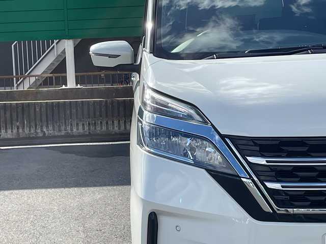 日産 セレナ X V 茨城県 2021(令3)年 4.3万km ブリリアントホワイトパール 純正SDナビ/Bluetooth搭載/フルセグTV/全方位カメラ　/バックカメラ/サイドカメラ/両側パワースライドドア/クルーズコントロール/純正フロアマット/コーナーセンサ―/アイドリングストップ/オートライト/スマートキー/横滑り防止装置　　/レーンキープアシスト/衝突被害軽減システム