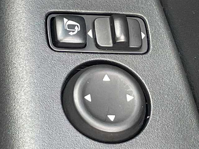 日産 セレナ X V 茨城県 2021(令3)年 4.3万km ブリリアントホワイトパール 純正SDナビ/Bluetooth搭載/フルセグTV/全方位カメラ　/バックカメラ/サイドカメラ/両側パワースライドドア/クルーズコントロール/純正フロアマット/コーナーセンサ―/アイドリングストップ/オートライト/スマートキー/横滑り防止装置　　/レーンキープアシスト/衝突被害軽減システム