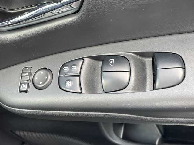 日産 セレナ X V 茨城県 2021(令3)年 4.3万km ブリリアントホワイトパール 純正SDナビ/Bluetooth搭載/フルセグTV/全方位カメラ　/バックカメラ/サイドカメラ/両側パワースライドドア/クルーズコントロール/純正フロアマット/コーナーセンサ―/アイドリングストップ/オートライト/スマートキー/横滑り防止装置　　/レーンキープアシスト/衝突被害軽減システム