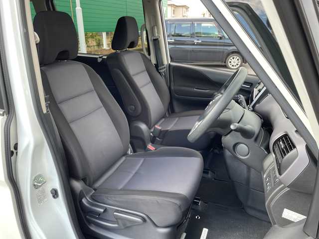 日産 セレナ X V 茨城県 2021(令3)年 4.3万km ブリリアントホワイトパール 純正SDナビ/Bluetooth搭載/フルセグTV/全方位カメラ　/バックカメラ/サイドカメラ/両側パワースライドドア/クルーズコントロール/純正フロアマット/コーナーセンサ―/アイドリングストップ/オートライト/スマートキー/横滑り防止装置　　/レーンキープアシスト/衝突被害軽減システム