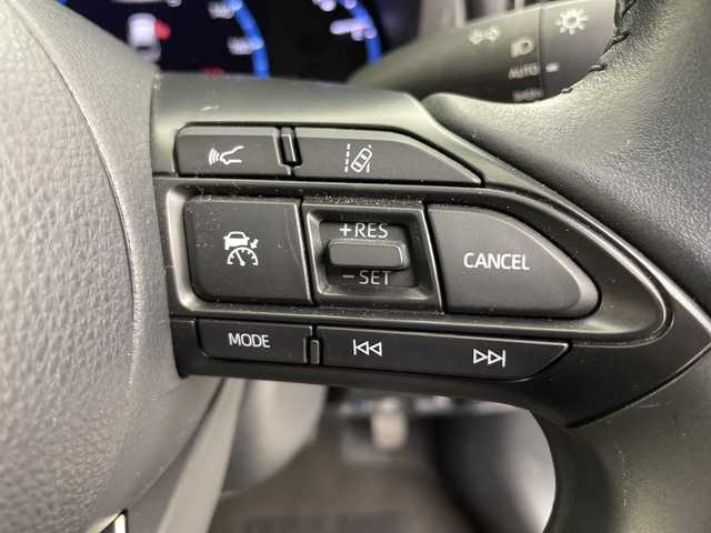 トヨタ ヤリスクロス Z 富山県 2021(令3)年 2.2万km ブラックマイカ/ホワイトパールクリスタルシャイン 2トーン 純正8型ディスプレイオーディオ（TV/AM/FM/BT/USB）/バックカメラ/ドライブレコーダー/ビルトインETC/ハーフレザーシート/D席パワーシート/D/N席シートヒーター/衝突被害軽減システム/レーダークルーズコントロール/レーンキープアシスト/コーナーセンサー/ブラインドスポットモニター/横滑り防止装置/オートLEDライト/オートマチックハイビーム/純正アルミホイール/純正フロアマット/オートホールド付電子パーキング/革巻きステアリング/ステアリングスイッチ/スマートキー