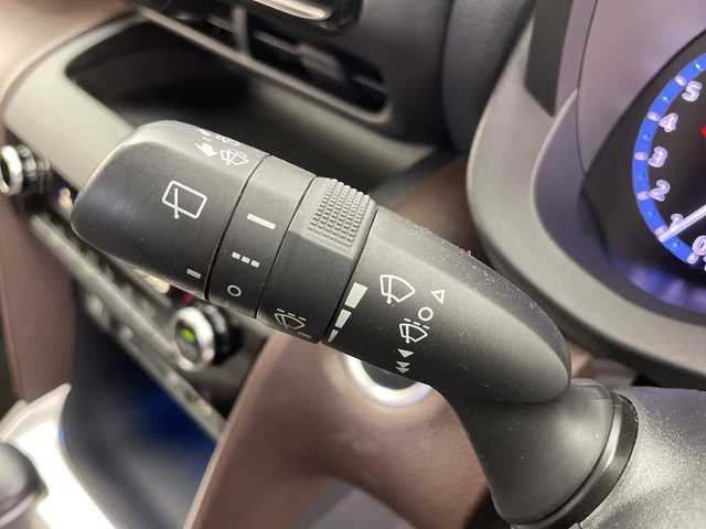 トヨタ ヤリスクロス Z 富山県 2021(令3)年 2.2万km ブラックマイカ/ホワイトパールクリスタルシャイン 2トーン 純正8型ディスプレイオーディオ（TV/AM/FM/BT/USB）/バックカメラ/ドライブレコーダー/ビルトインETC/ハーフレザーシート/D席パワーシート/D/N席シートヒーター/衝突被害軽減システム/レーダークルーズコントロール/レーンキープアシスト/コーナーセンサー/ブラインドスポットモニター/横滑り防止装置/オートLEDライト/オートマチックハイビーム/純正アルミホイール/純正フロアマット/オートホールド付電子パーキング/革巻きステアリング/ステアリングスイッチ/スマートキー