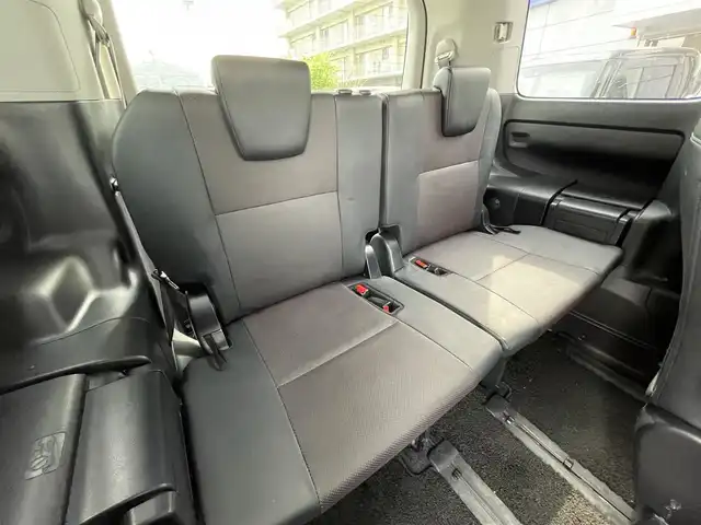 トヨタ エスクァイア 兵庫県 2015(平27)年 13.4万km ホワイトパールクリスタルシャイン (株)IDOMが運営する【じしゃロン姫路店】の自社ローン専用車両になります。こちらは現金またはオートローンご利用時の価格です。自社ローンご希望の方は別途その旨お申付け下さい/純正SDナビ　/　(フルセグテレビ/CD/Bluetooth/SD)/サマータイヤ4本車載/衝突被害軽減システム/両側パワースライドドア/ビルトインETC/アイドリングストップ/バックカメラ/LEDオートライト/オートマチックハイビーム/ターンランプ付きミラー/ワイパーデアイサー/キャプテンシート/ステアリングスイッチ/本革シート/シートヒーター/純正フロアマット/スペアキー/保証書