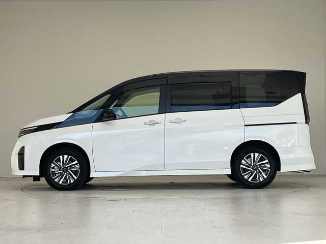 日産 セレナ e－パワー ハイウェイスター V 愛知県 2025(令7)年 0.1千km パールⅡ 登録済未使用車/オートレベライザー+アダプティブLEDヘッドライトシステム/+インテリジェント アラウンドビューモニター（移動物 検知機能付）/+インテリジェント ルームミラー/+アドバンスドドライブアシストディスプレイ（12.3インチカラーディスプレイ）/+統合型インターフェースディスプレイ/+ワイヤレス充電器+6スピーカー+/NissanConnectナビゲーションシステム（地デジ内蔵）/+車載通信ユニット（TCU［Telematics Control Unit］）/+ETC2.0ユニット（ビルトインタイプ）/+ドライブレコーダー（前後セット）/+プロパイロット（ナビリンク機能付）/+プロパイロット緊急停止支援システム（SOSコール機能付）/+SOSコール/後席専用モニターHDMI NissanConnectナビ付車用/コーナーセンサー/両側パワースライドドア/ハンズフリースライド