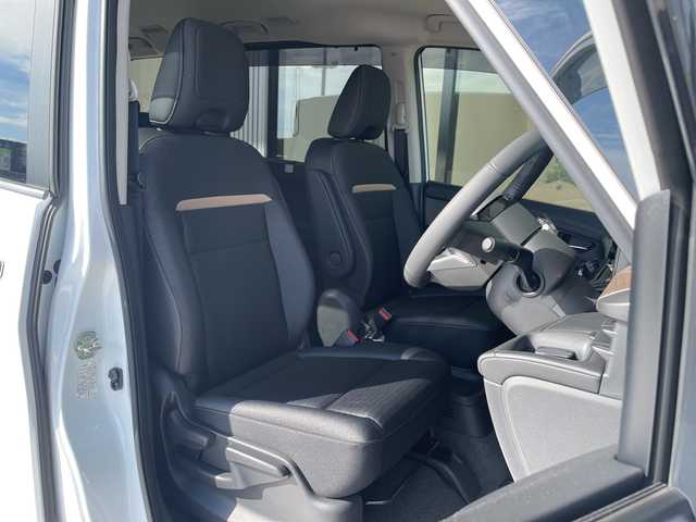 日産 セレナ e－パワー ハイウェイスター V 愛知県 2025(令7)年 0.1千km パールⅡ 登録済未使用車/オートレベライザー+アダプティブLEDヘッドライトシステム/+インテリジェント アラウンドビューモニター（移動物 検知機能付）/+インテリジェント ルームミラー/+アドバンスドドライブアシストディスプレイ（12.3インチカラーディスプレイ）/+統合型インターフェースディスプレイ/+ワイヤレス充電器+6スピーカー+/NissanConnectナビゲーションシステム（地デジ内蔵）/+車載通信ユニット（TCU［Telematics Control Unit］）/+ETC2.0ユニット（ビルトインタイプ）/+ドライブレコーダー（前後セット）/+プロパイロット（ナビリンク機能付）/+プロパイロット緊急停止支援システム（SOSコール機能付）/+SOSコール/後席専用モニターHDMI NissanConnectナビ付車用/コーナーセンサー/両側パワースライドドア/ハンズフリースライド