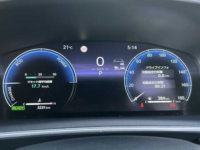 トヨタ カローラ クロス ハイブリッド Z 東京都 2024(令6)年 0.4万km アティチュードブラックマイカ/プラチナホワイトパールマイカ ・ガラスルーフ/・純正ナビ/・ビルトインETC/・フルセグTV/・クルーズコントール（追従あり）/・レーンキープアシスト/・オートライト/・横滑り防止機能/・電動リアゲート/・Bluetooth接続/・パワーシート（運転席のみ）/・プッシュスタート/・全席エアバック/・シートヒーター（前席のみ）/・保証書/・取説書