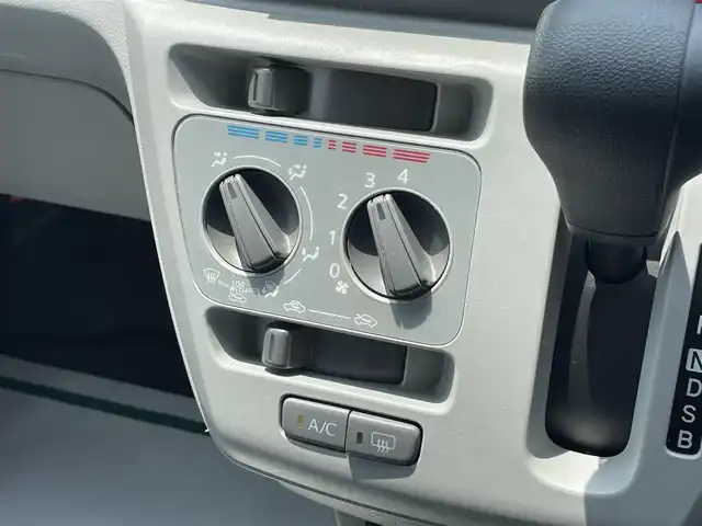 ダイハツ ミラ イース X SAⅢ 茨城県 2017(平29)年 3.9万km スプラッシュブルーM 純正ナビ/【iPod・USB・SD・ＣＤ・ＤＶＤ・ＴＶ・ラジオ・ＢＴ】/Ｂカメラ/アイドリングストップ/前後コーナーセンサー/オートハイビーム/LEDライト/ヘッドライトレベライザー/横滑り防止装置/レーンキープアシスト/衝突被害軽減システム/純正フロアマット/純正ホイールカバー
