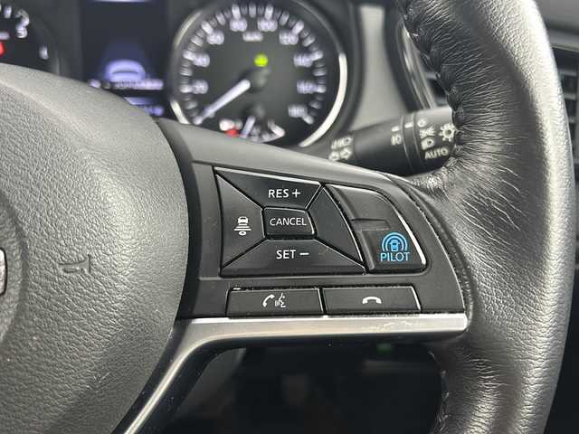 日産 エクストレイル ハイブリッド 20Xi 愛知県 2018(平30)年 7.7万km ブリリアントホワイトパール 純正9インチナビ(MM518D-L)/・アラウンドビューモニター/・Bluetooth/・フルセグTV/・CD/DVD/純正ドライブレコーダー/ビルトインETC/プロパイロット/・レーダークルーズコントロール/・衝突軽減ブレーキ/・レーンキープアシスト/合皮シート/・全席シートヒーター/パワーバックドア/ヒルアシストコントロール/アイドリングストップ/ルーフレール/スマートキー
