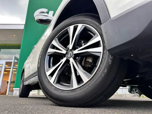 日産 エクストレイル 20X 宮城県 2017(平29)年 3.5万km ブリリアントホワイトパール プロパイロットセット/・プロパイロット/・インテリジェントLI（車線逸脱防止支援システム）/・BSW（後側方車両検知警報）/・RCTA（後退時車両検知警報）/・電動パーキングブレーキ/・オートブレーキホールド/・インテリジェントオートライト/・ハイビームアシスト/インテリジェントアラウンドビューモニター/+インテリジェントルームミラー/全席クイックコンフォートヒーター付シート+PTC素子ヒーター/LEDヘッドランプ&フォグランプ/+インテリジェントオートライトシステム+ルーフレール/＝＝＝/エマージェンシーブレーキ/車線逸脱警報/コーナーセンサー/純正9インチナビ（MM517D-L）/・CD/DVD/・Bluetooth/・フルセグTV/ビルトインETC/ドライブレコーダー/電動リアゲート/革巻きステアリング/ステアリングスイッチ/スマートキー＆プッシュスタート/電動格納ミラー/純正18インチAW/純正フロアマット/純正ドアバイザー/Wエアバッグ