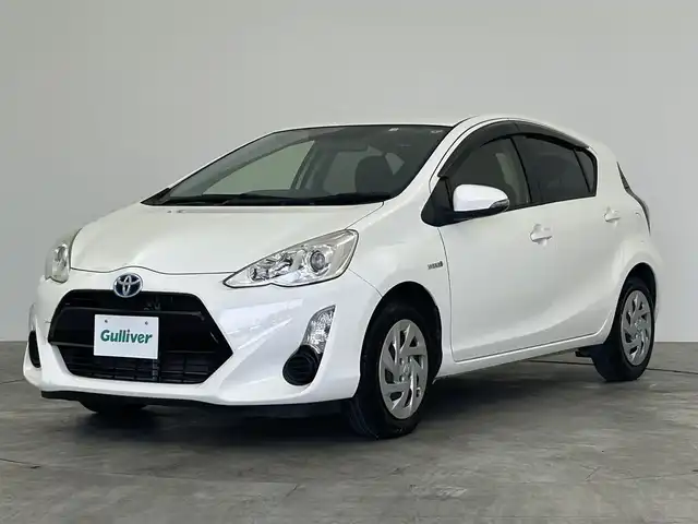 トヨタ アクア S 群馬県 2016(平28)年 4万km スーパーホワイトⅡ 純正７インチナビ　Ｂｌｕｅｔｏｏｔｈ　バックカメラ　スマートキー　ＨＩＤヘッドライト　オートライト　電動格納ミラー　プッシュスタート　ＥＴＣ　スペアキー　オートエアコン　横滑り防止装置　禁煙車