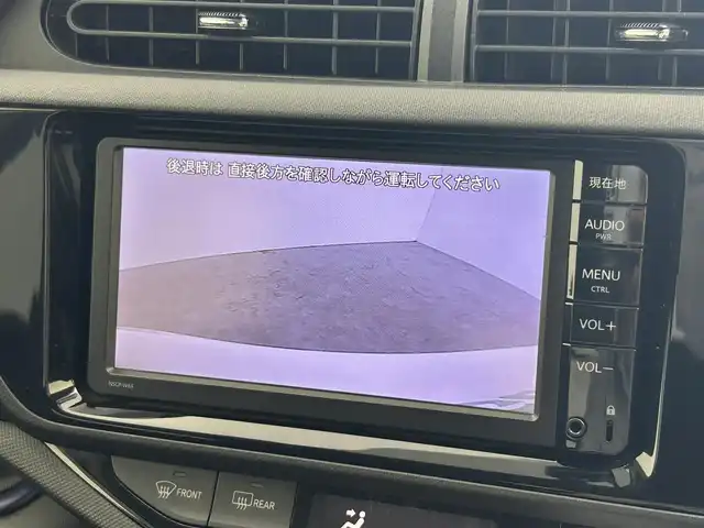 トヨタ アクア S 群馬県 2016(平28)年 4万km スーパーホワイトⅡ 純正７インチナビ　Ｂｌｕｅｔｏｏｔｈ　バックカメラ　スマートキー　ＨＩＤヘッドライト　オートライト　電動格納ミラー　プッシュスタート　ＥＴＣ　スペアキー　オートエアコン　横滑り防止装置　禁煙車