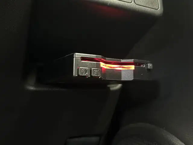 トヨタ アクア S 群馬県 2016(平28)年 4万km スーパーホワイトⅡ 純正７インチナビ　Ｂｌｕｅｔｏｏｔｈ　バックカメラ　スマートキー　ＨＩＤヘッドライト　オートライト　電動格納ミラー　プッシュスタート　ＥＴＣ　スペアキー　オートエアコン　横滑り防止装置　禁煙車